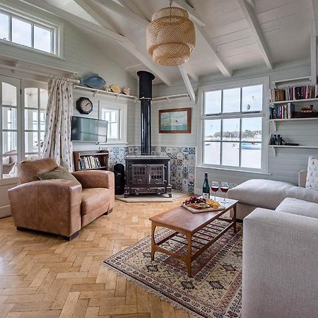 The Boathouse In Felixstowe Ferry - Stunning Waterfront Property Экстерьер фото