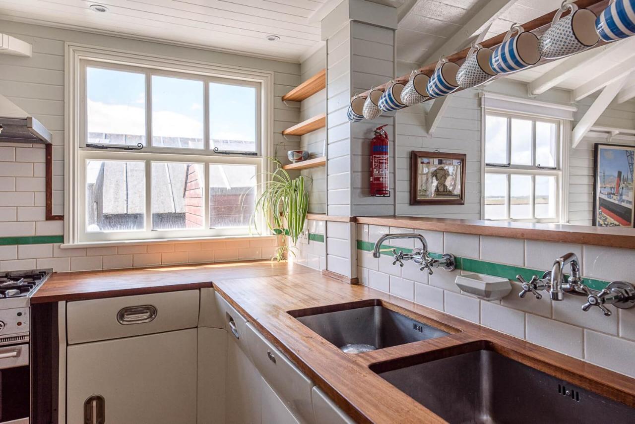 The Boathouse In Felixstowe Ferry - Stunning Waterfront Property Экстерьер фото
