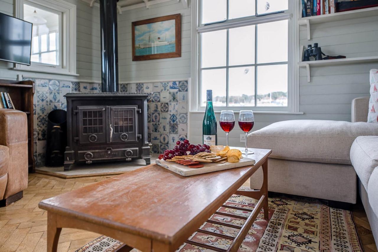 The Boathouse In Felixstowe Ferry - Stunning Waterfront Property Экстерьер фото