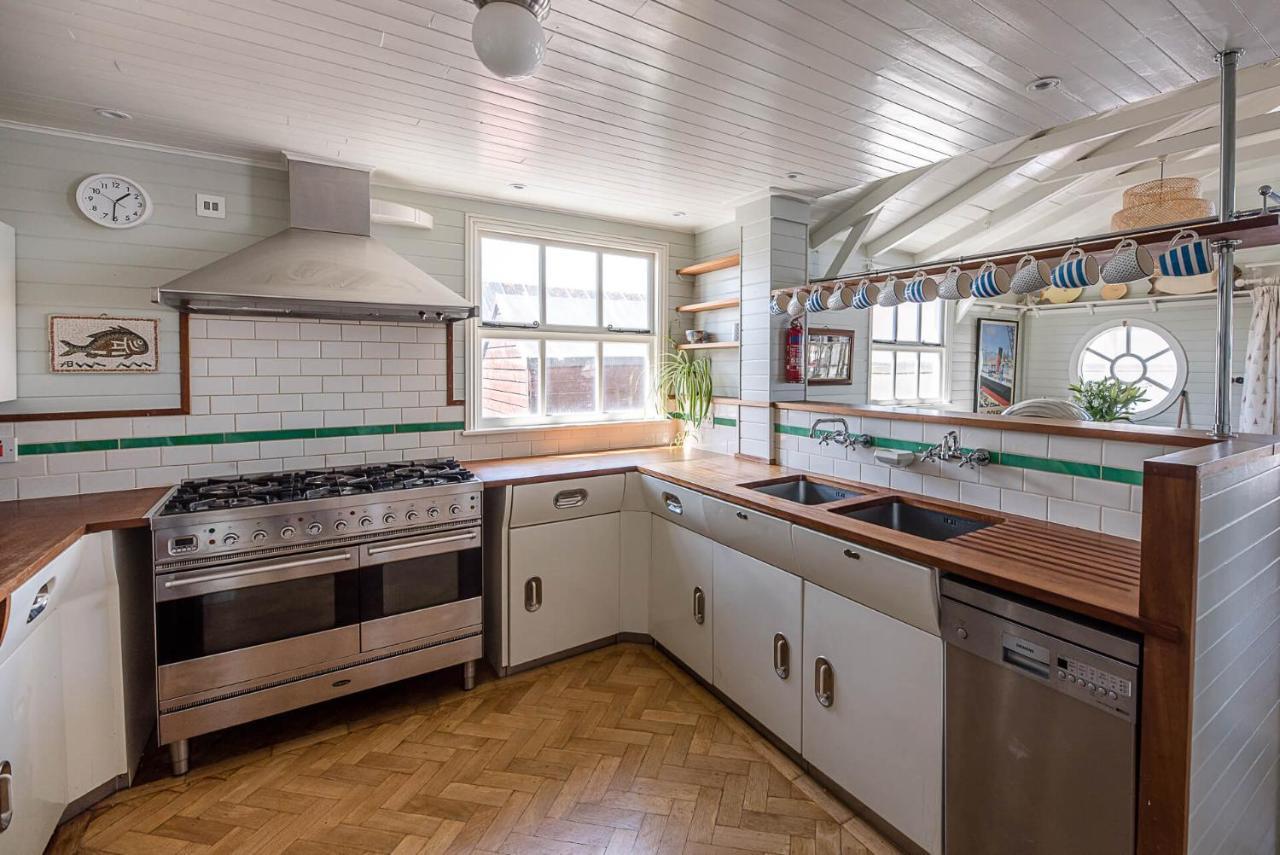 The Boathouse In Felixstowe Ferry - Stunning Waterfront Property Экстерьер фото