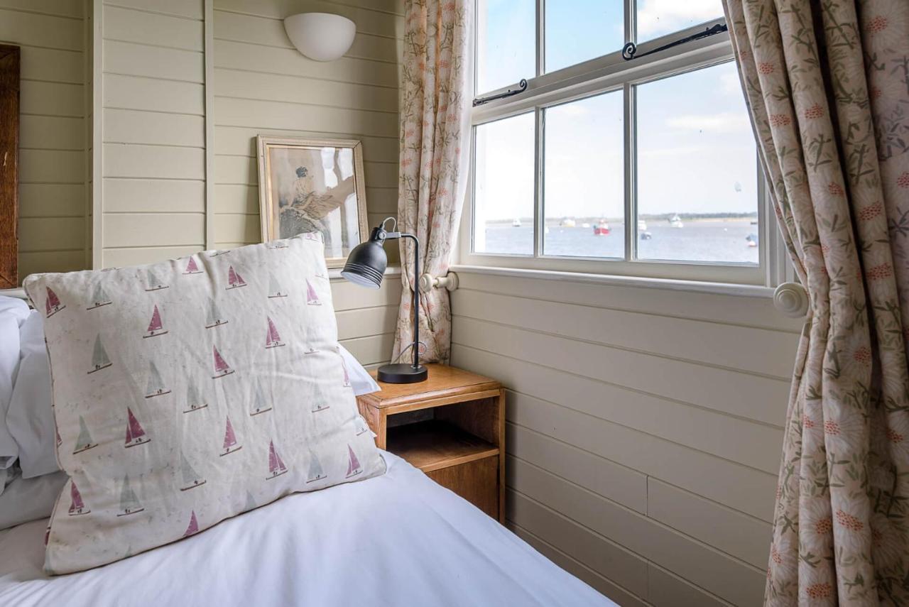 The Boathouse In Felixstowe Ferry - Stunning Waterfront Property Экстерьер фото
