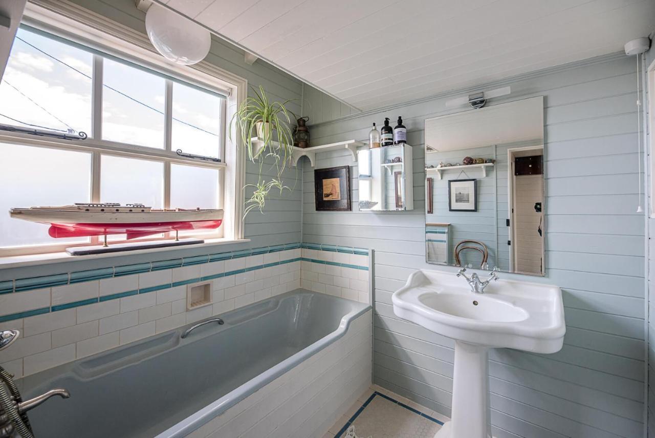The Boathouse In Felixstowe Ferry - Stunning Waterfront Property Экстерьер фото